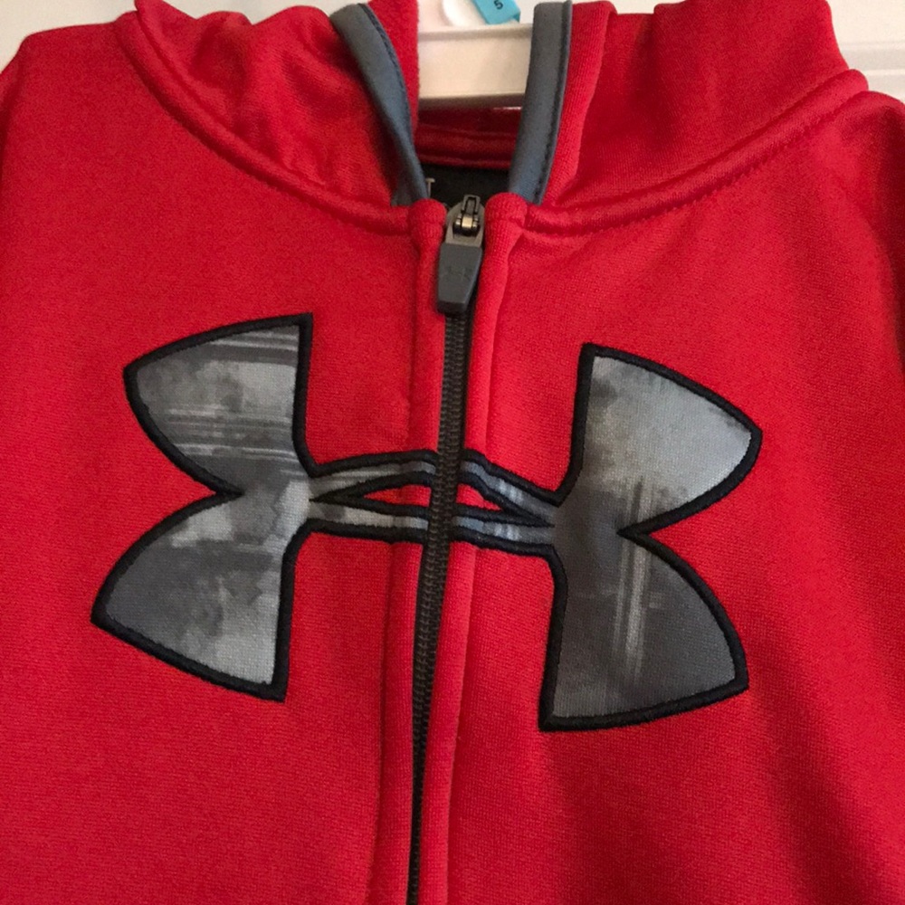 UNDERARMOUR 2pc zip hoodie and pants gently loved